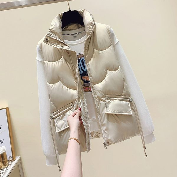 Moteriška liemenė su kišene ir raišteliais