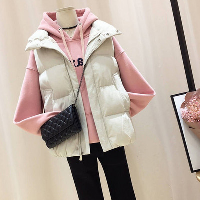 Moteriška liemenė su sagomis ir užtrauktuku