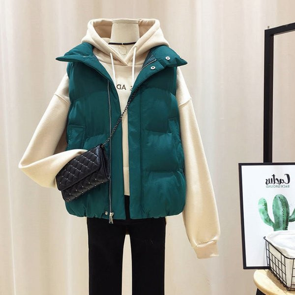 Moteriška liemenė su sagomis ir užtrauktuku