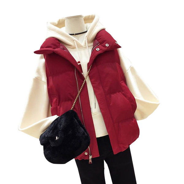 Moteriška liemenė su sagomis ir užtrauktuku