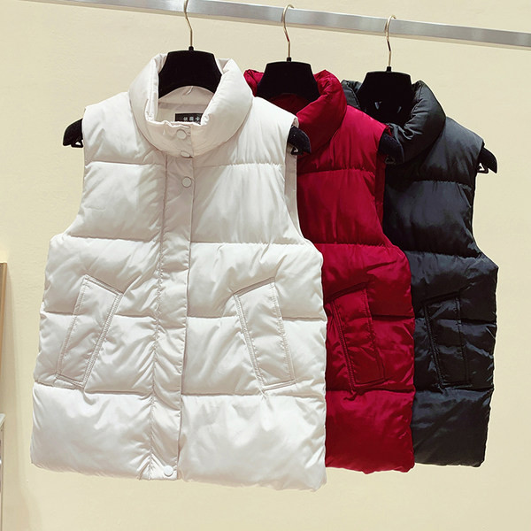 Moteriška plačia liemenė su užtrauktuku