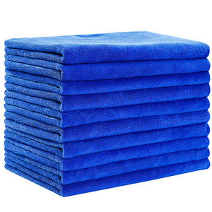 Sutirštintas aukščiausios kokybės, minkštas ir prabangus 100% mikropluošto vonios rankšluostis, užtikrinantis maksimalų minkštumą ir sugeriamumą. Tamsiai pilka