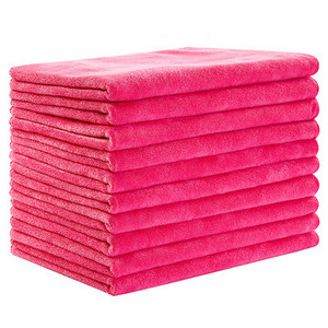 Sutirštintas aukščiausios kokybės, minkštas ir prabangus 100% mikropluošto vonios rankšluostis, užtikrinantis maksimalų minkštumą ir sugeriamumą. Tamsiai pilka