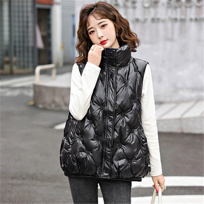 Vestă de damă cu guler înalt și nasturi