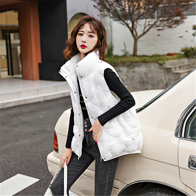 Vestă de damă cu guler înalt și nasturi