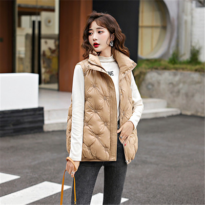 Vestă de damă cu guler înalt și nasturi