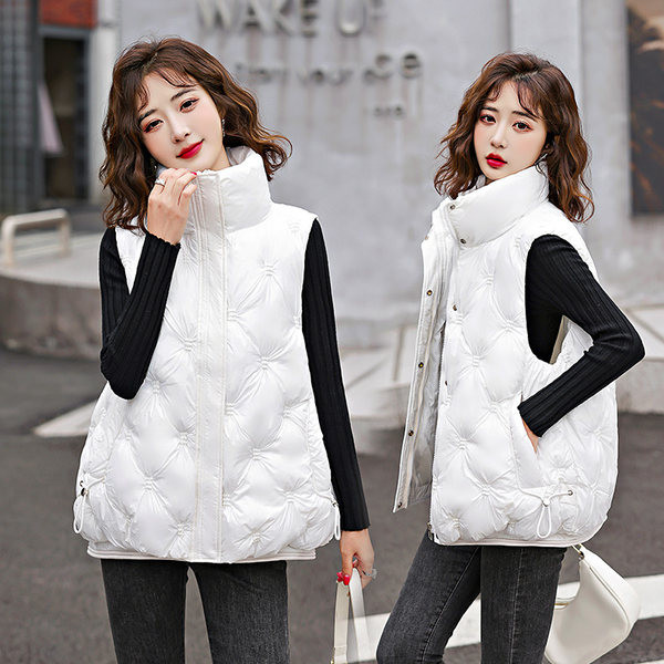 Vestă de damă cu guler înalt și nasturi