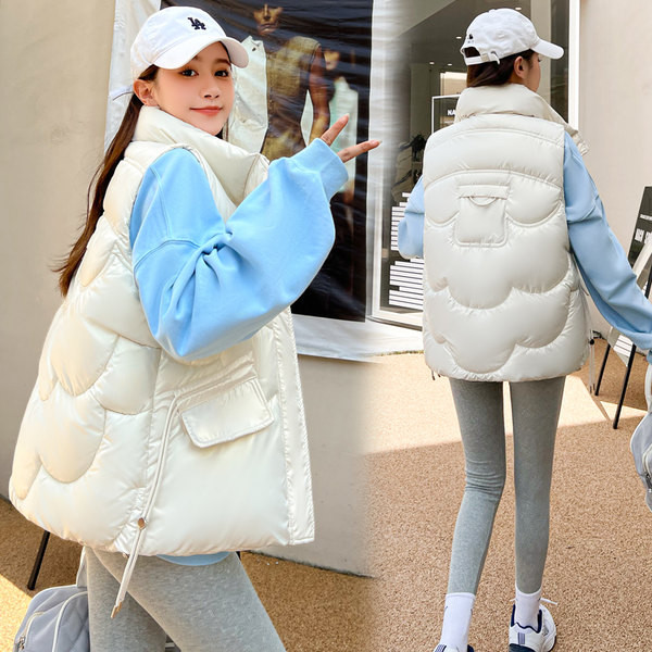 Moteriška liemenė su kišene ir raišteliais