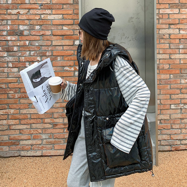 Moteriška ilga liemenė su gobtuvu ir kišene