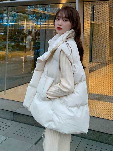 Platus moteriškos liemenės modelis