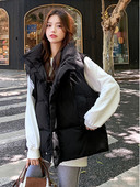 Moteriška liemenė aukšta apykakle ir sagomis