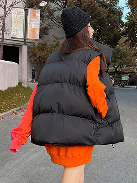 Zimski široki prsluk s džepom i patentnim zatvaračem