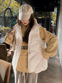 Moteriška liemenė su kišene ir raišteliais