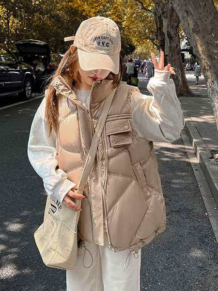 Moteriška liemenė su kišene ir raišteliais