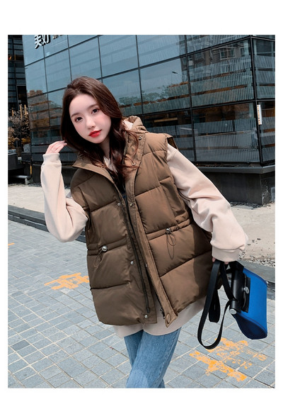 Moteriška liemenė su gobtuvu