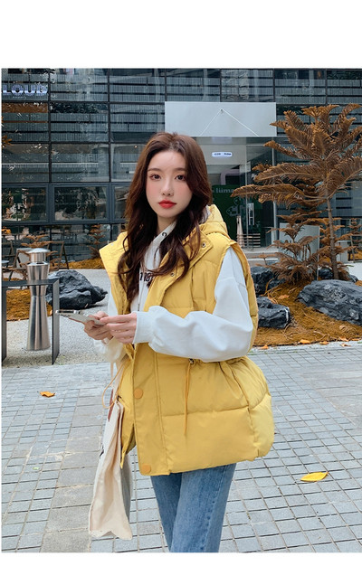 Moteriška liemenė su gobtuvu