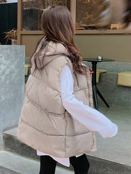 Moteriška liemenė su gobtuvu