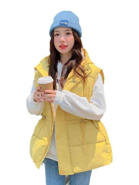 Moteriška liemenė su gobtuvu