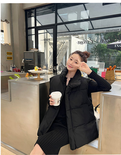 Vestă largă de damă cu guler înalt