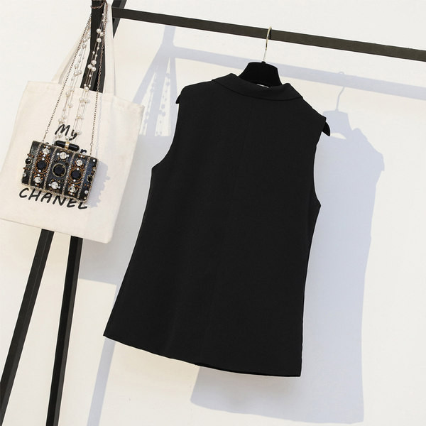 Vesta de dama model curat cu nasturi