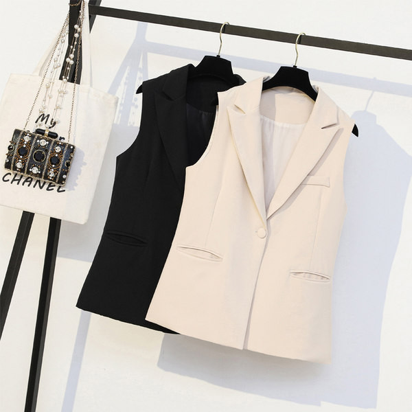 Vesta de dama model curat cu nasturi