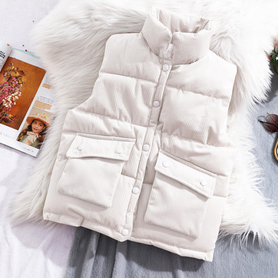 Moteriška liemenė su švaraus rašto apykakle