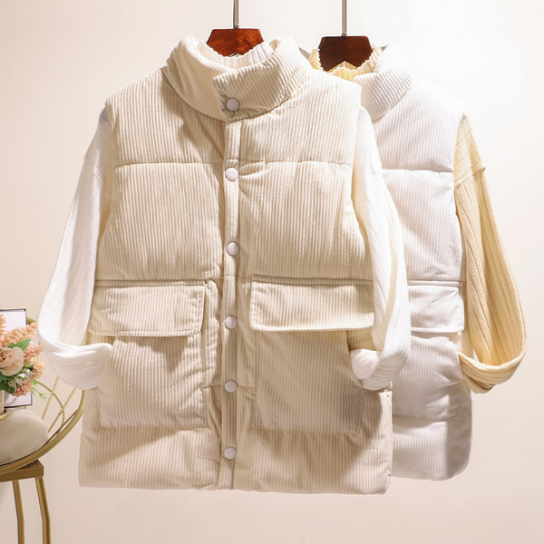 Moteriška liemenė su švaraus rašto apykakle