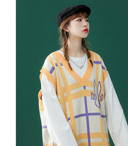 Ženski karirani prsluk s V-izrezom