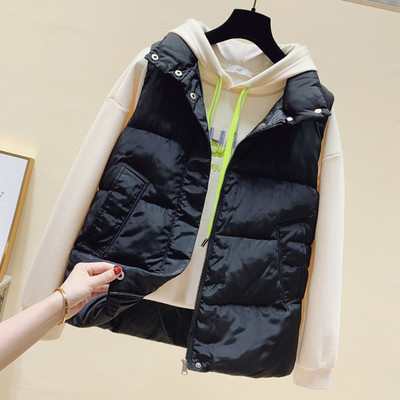 Vestă cu guler înalt și buzunare