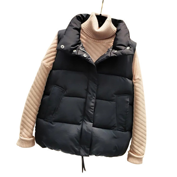 Vestă cu guler înalt și buzunare