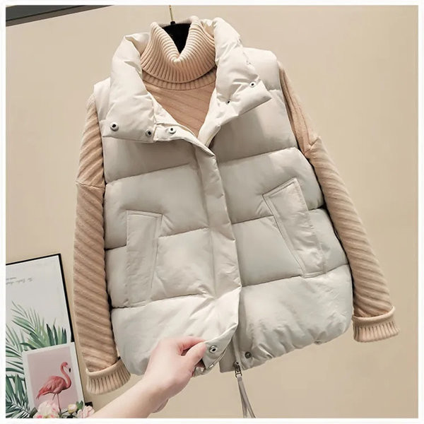 Vestă cu guler înalt și buzunare