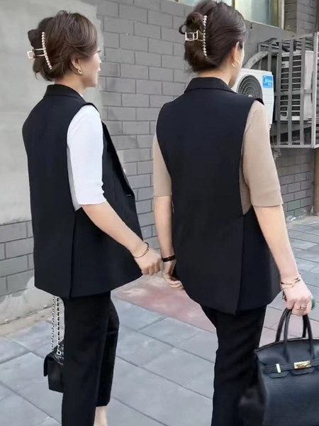 Vestă de damă cu buzunar și nasturi