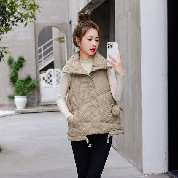 Női mellény magas gallérral és nyúllal