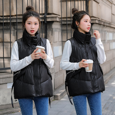 Moteriška liemenė su kaklaraiščiais ir sagomis