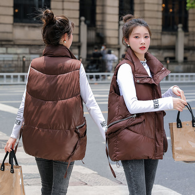 Moteriška liemenė su kaklaraiščiais ir sagomis