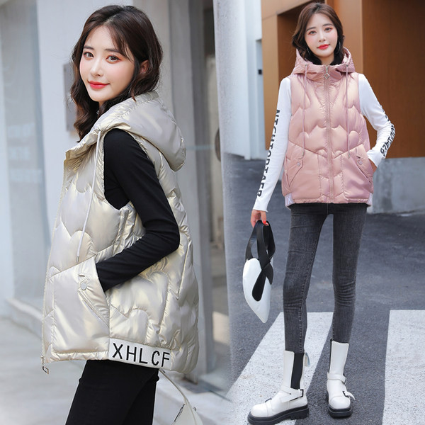 Ženski prsluk s kapuljačom i vezama