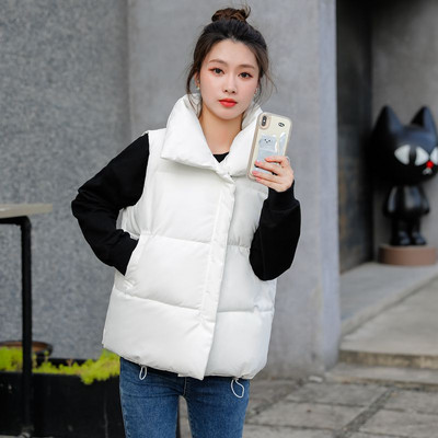 Kasdieninė moteriška liemenė aukšta apykakle – trijų spalvų