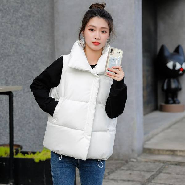 Kasdieninė moteriška liemenė aukšta apykakle – trijų spalvų