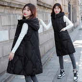 Női mellény gombokkal és zsebbel