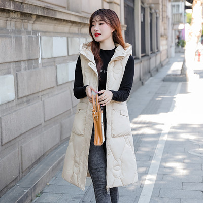 Női mellény gombokkal és zsebbel