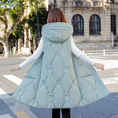 Női mellény gombokkal és zsebbel