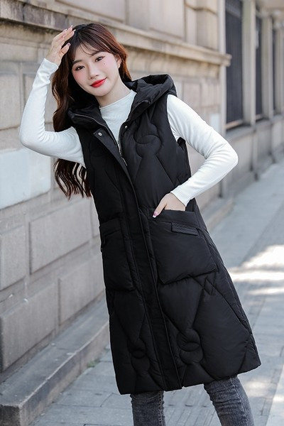 Női mellény gombokkal és zsebbel