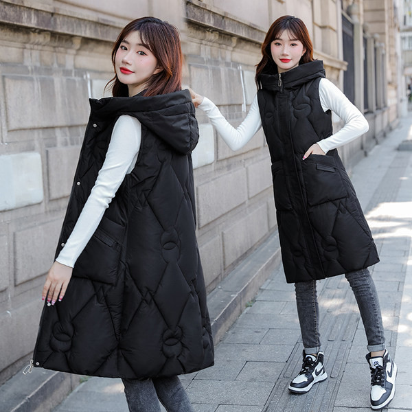 Női mellény gombokkal és zsebbel