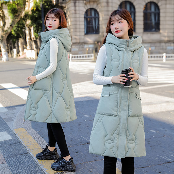 Női mellény gombokkal és zsebbel