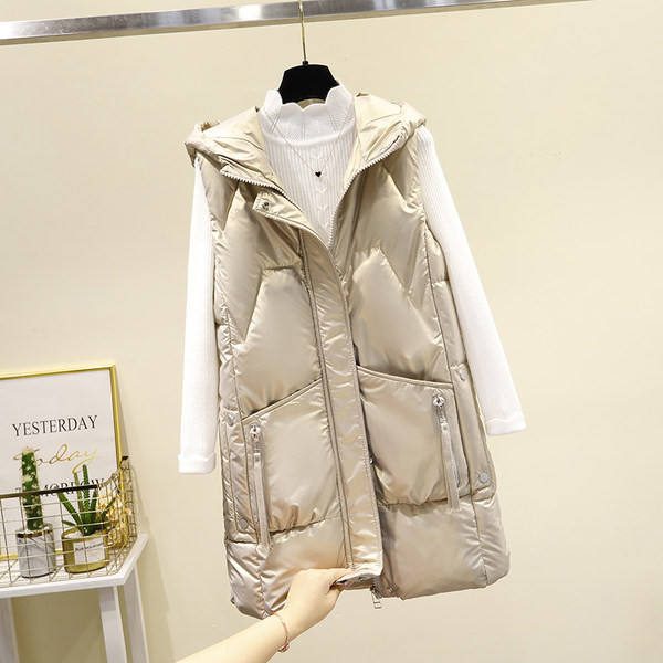 Női mellény kapucnival és zsebbel