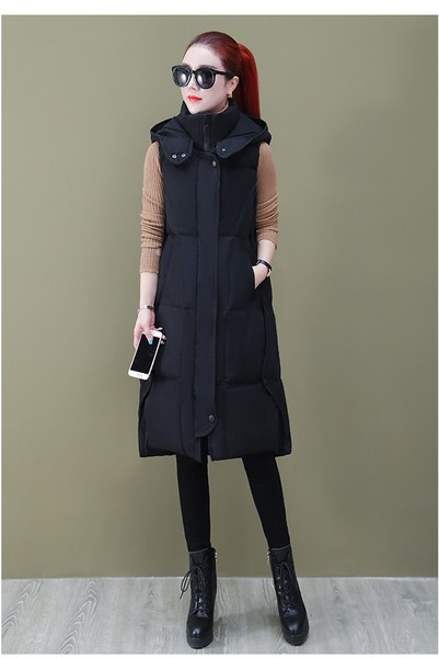 Női mellény kapucnival és cipzárral