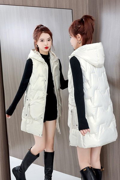 Moteriška laisvalaikio liemenė su gobtuvu ir kišene