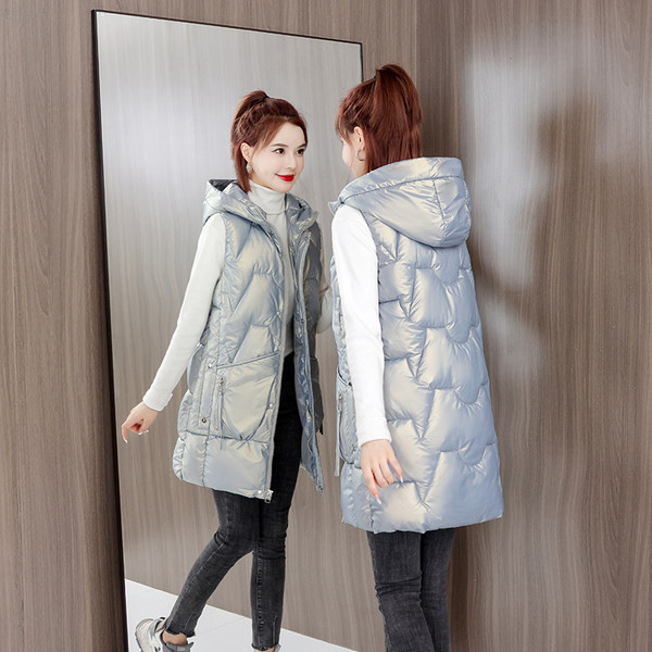 Moteriška laisvalaikio liemenė su gobtuvu ir kišene