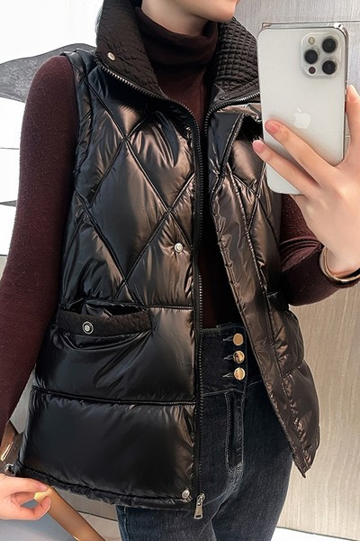 Vestă de damă cu buzunar și nasturi