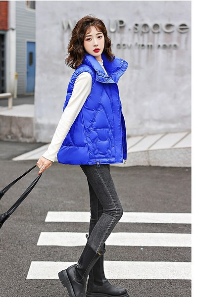 Įvairių spalvų moteriška laisvalaikio liemenė